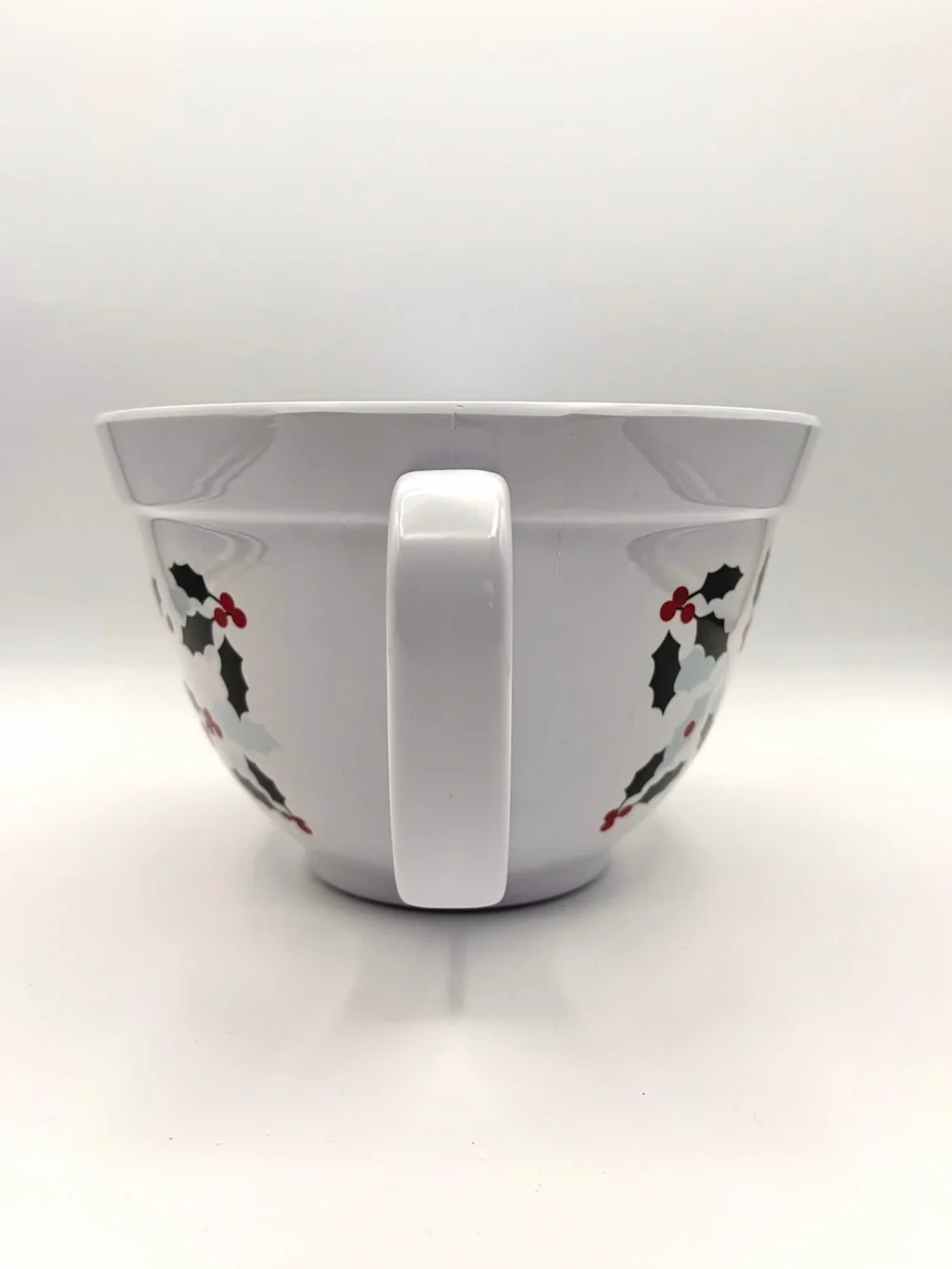 Stonewall Kitchen Mixing / Batter Bowl with Handle - Melamine Christmas Holly